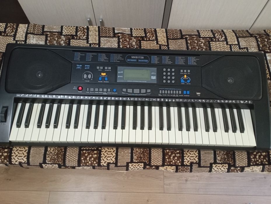 Продам электронный синтезатор