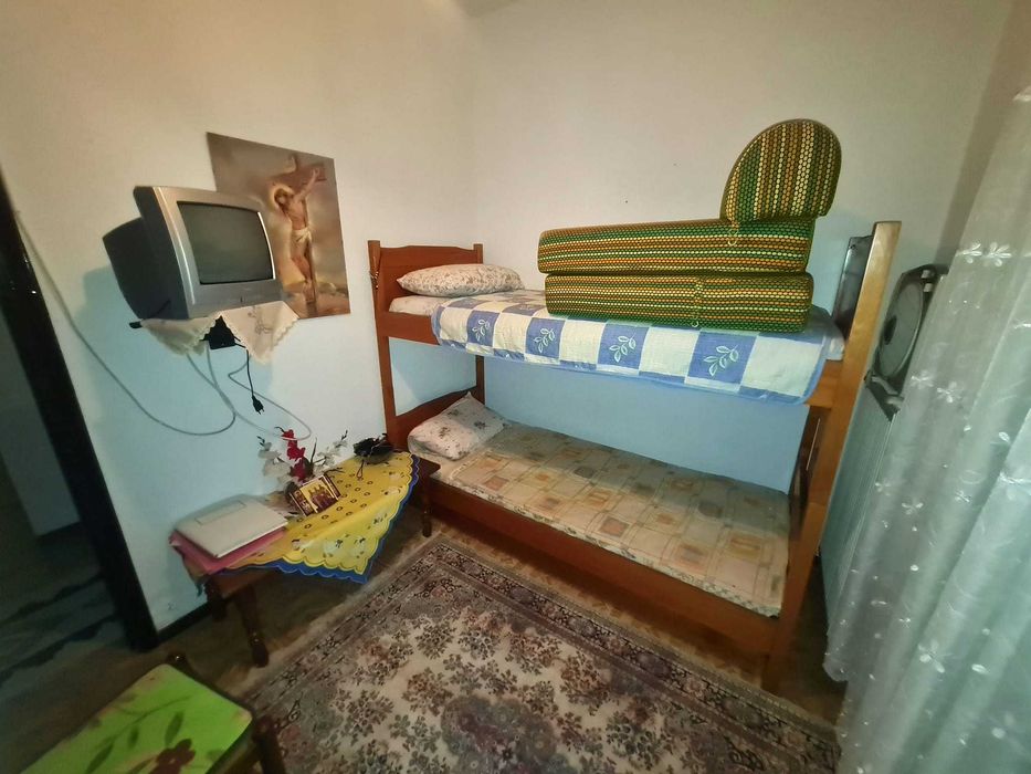 Продава 2 ет къща 240 м2 с двор 1200 м2 в Аспровалта, Гърция