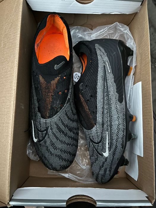 Nike Phantom GX.