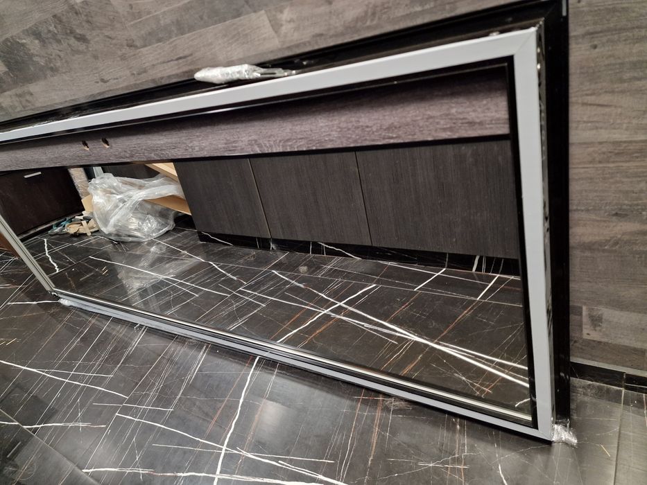 Алуминиева Врата М5 А 69/194 цвят Сив ясен.Бял лакобел Огледало отвън