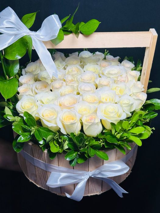 Korzinka savatli atirgul sertsa roza buket gullar