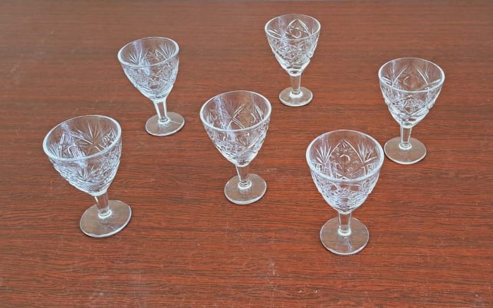 Хрустальные рюмки, фужеры