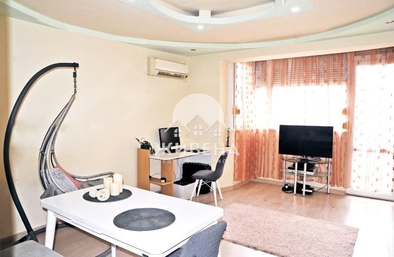 Продава се Четиристаен апартамент в Варна, Зимно кино Тракия - 73 кв.м за 2261 €/кв.м - Снимка #1