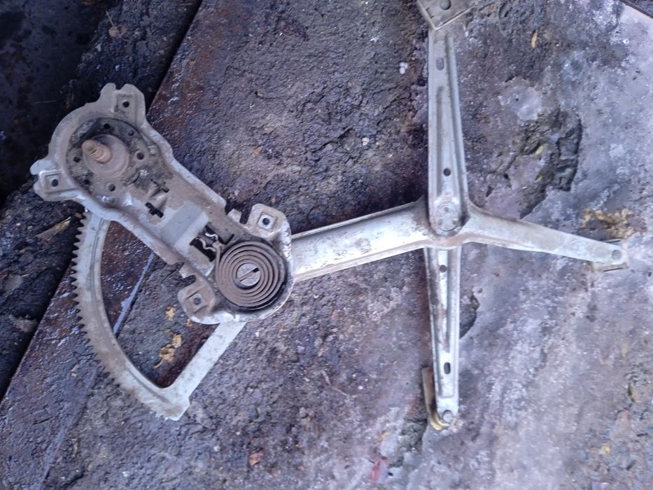 Мерседес 124 стеклоподъёмник, решётка