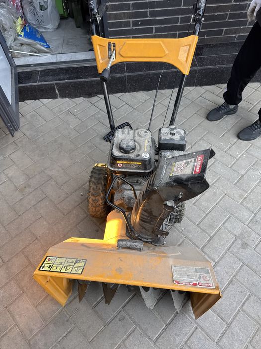 Снегоуборшик продою