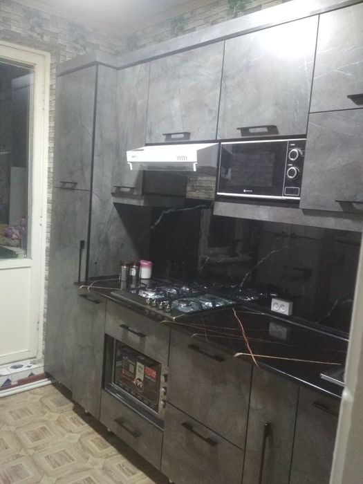 Продаю 3 комнатная квартира 10 микрорайон