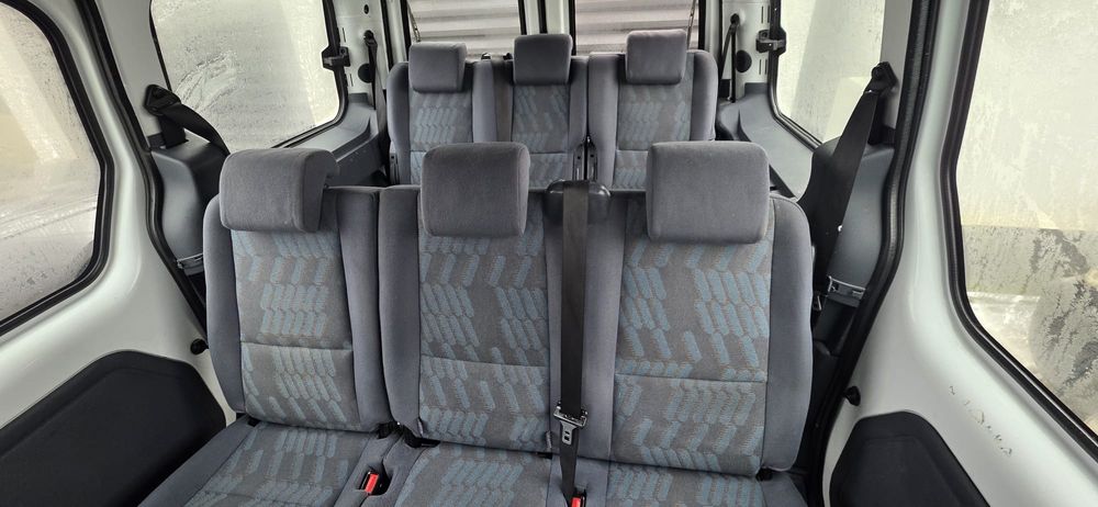 Ford tourneo 8 locuri