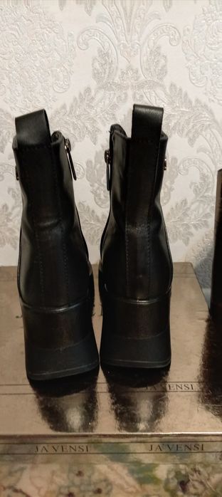 Продам демисезонную обувь