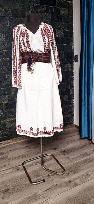 Costum popular  autentic