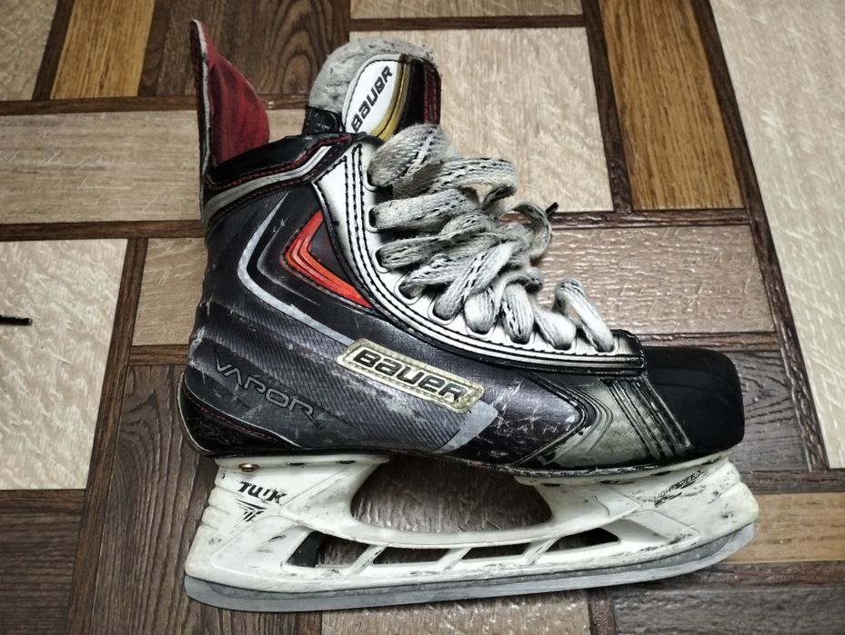 Продам проф.коньки Bauer APX2
