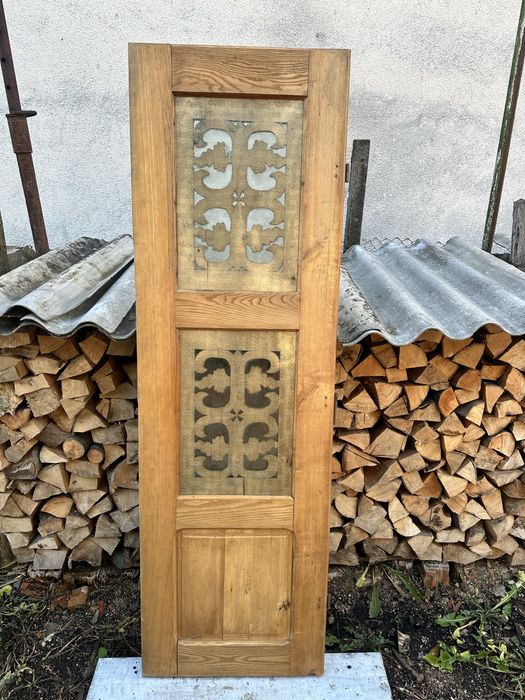 Usa din lemn masiv