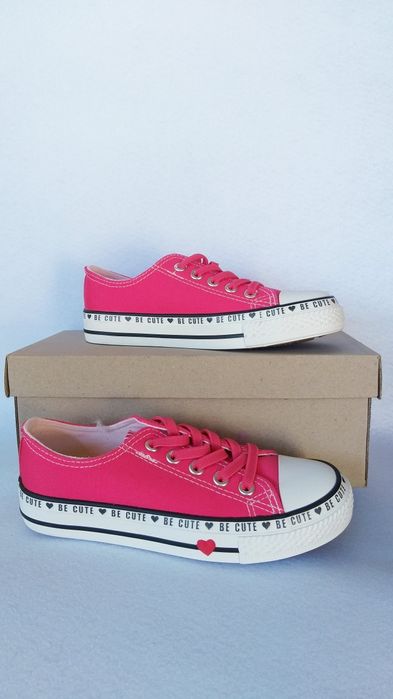 Tenişi pentru fetițe, mărimea 30, firma Nelly Blu, noi, culoare rosu.