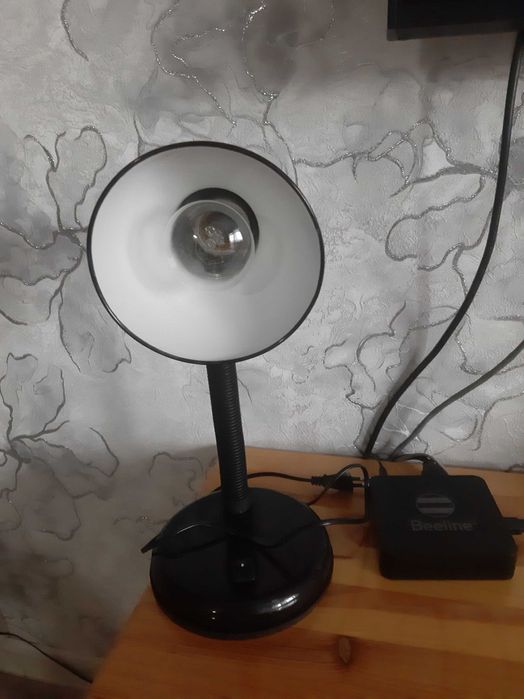 Продам светильник настольный