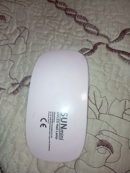 Se vinde mini lampă pentru unghii ultra UV este aproape noua