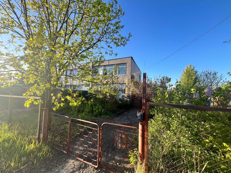 Продам дом на 94 квартале требуется ремонт , либо обменяю на квартиру)