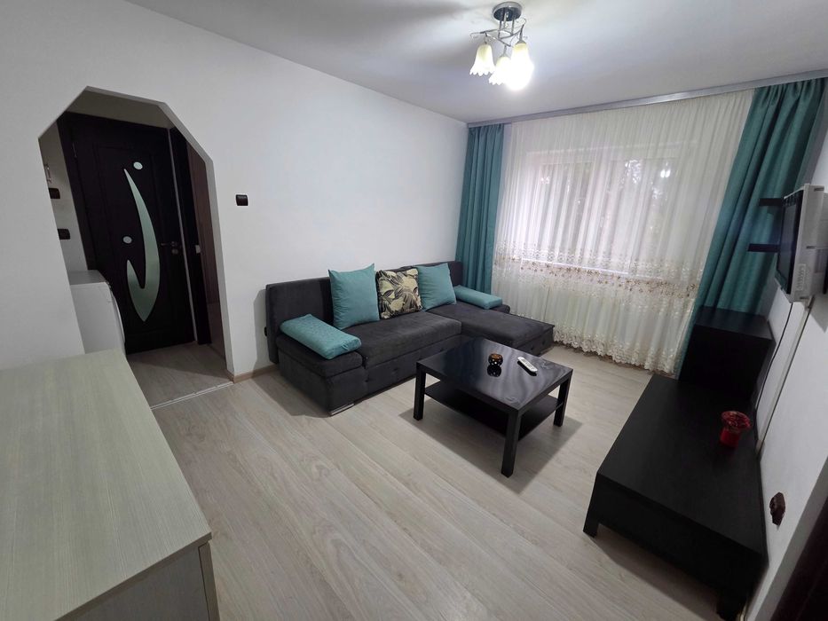 Închiriez apartament cu 3 cametr pe Orizont