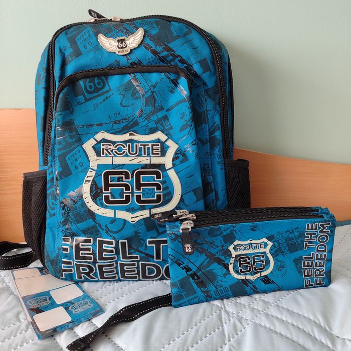 Ученическа раница с ортопедичен гръб и несесер