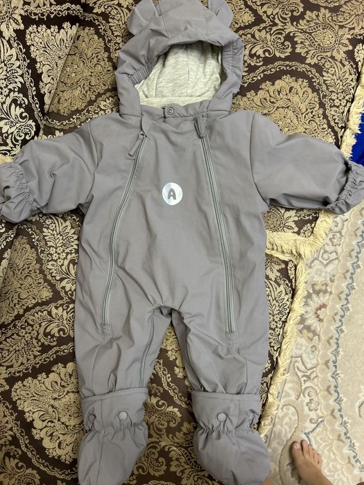 Продам комбинезон , шезлонг в подарок