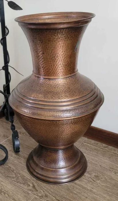 Голяма медна ваза