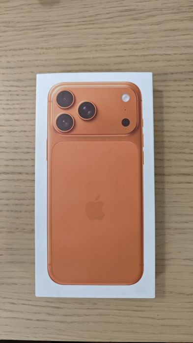 Модерен телефон с 1TB памет