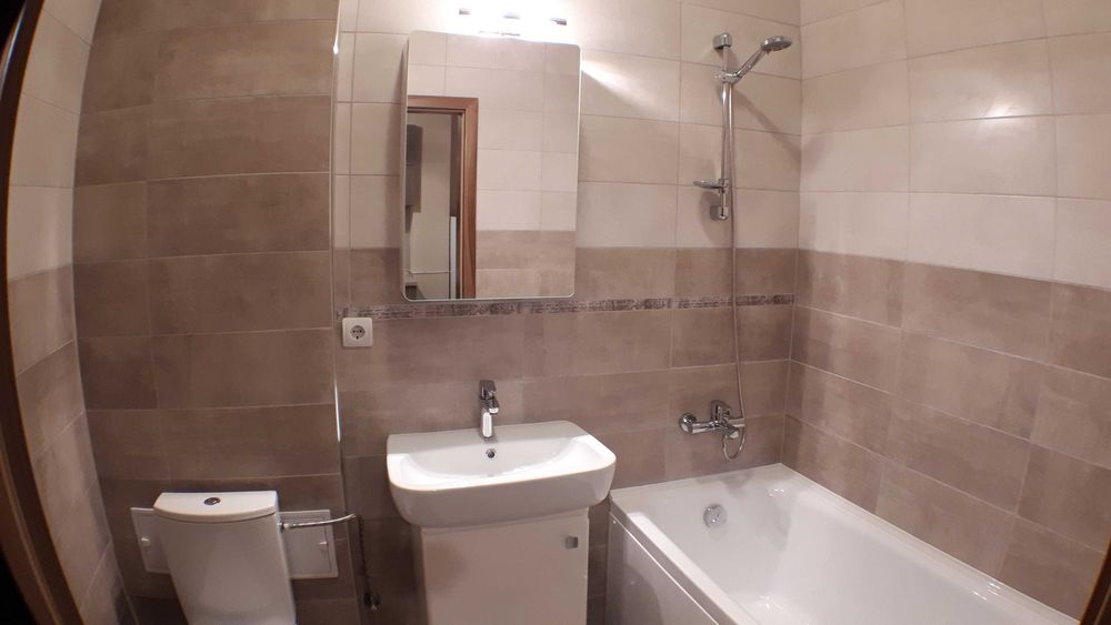 Inchiriez apartament ultracentral cu parcare in curte privata