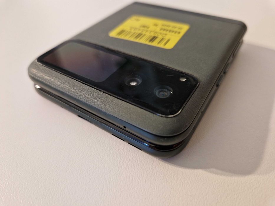 Motorola Razr 40 – CA NOU – Display si carcasa schimbate in service autorizat Depanero