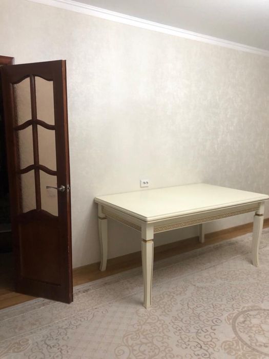 Продам обеденный стол.