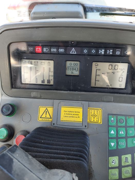 Dezmembrez  tractor Fendt 824