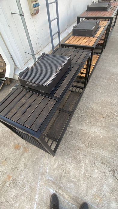 Gratar metalic cu spatiu de depozitare