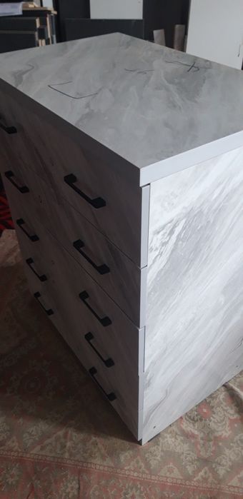 Komod sotiladi  sifatli mexanizmlar ishlatilgan