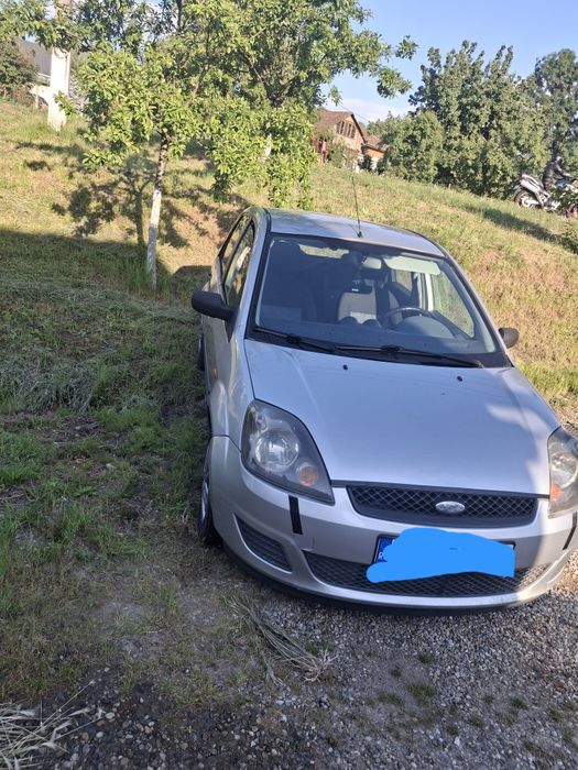 Vând Ford fiesta