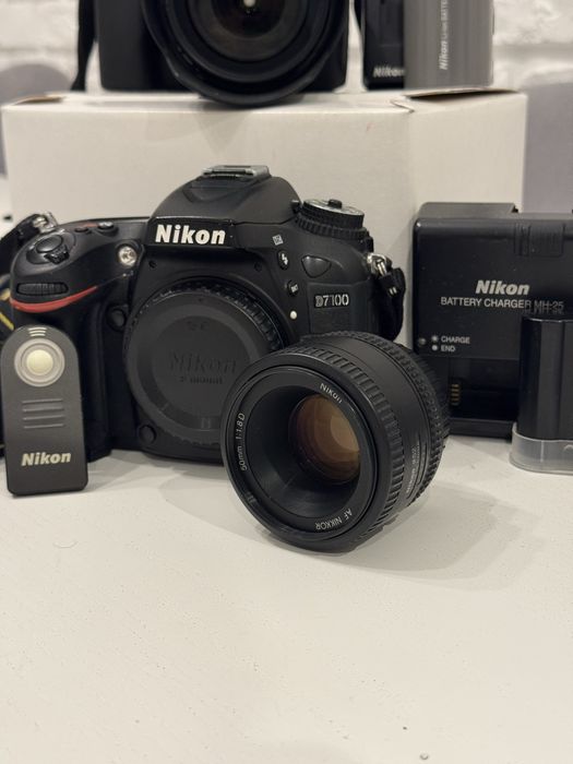 Kit Foto Nikon D7100 + Nikon D90, Obiective 18-105mm VR & 50mm f/1.8G + Accesorii