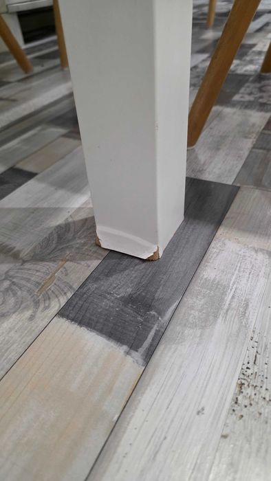 Маса със столове