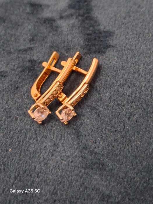 Золотые серьги продам
