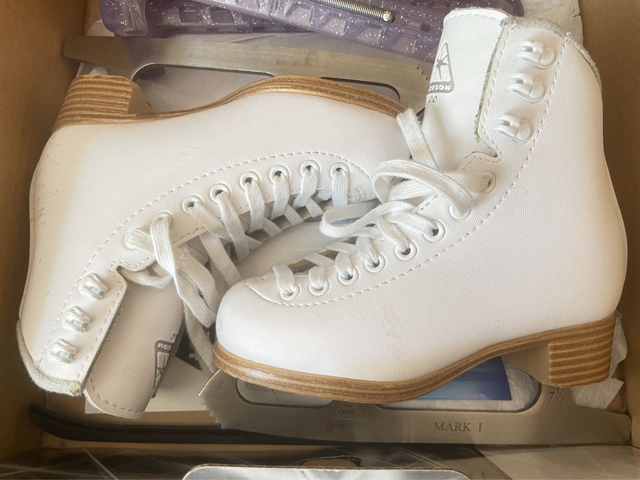 Коньки фигурные Jackson 200