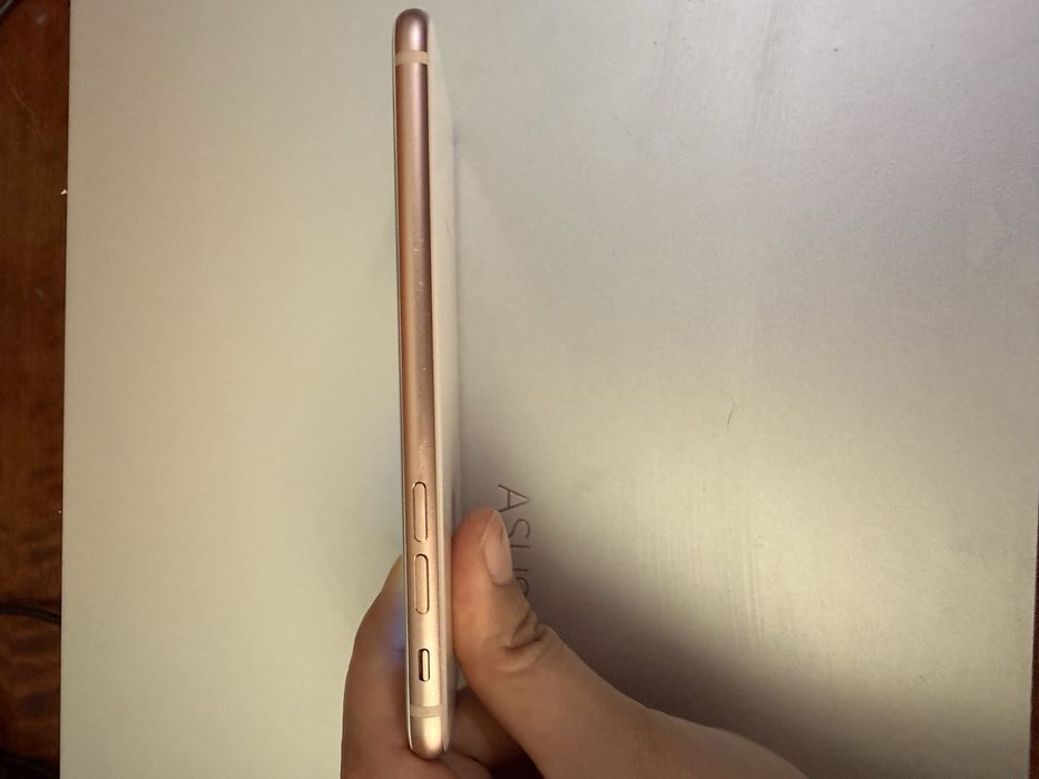 продам iphone 8  64 гб