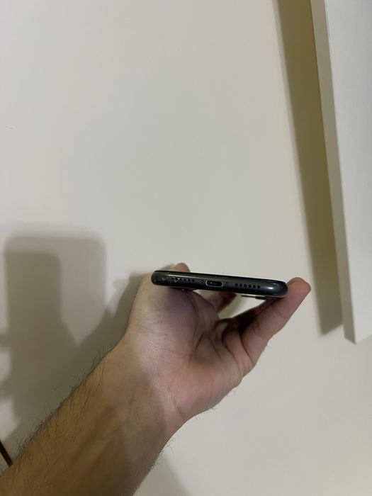 Продам IPhone 11 64