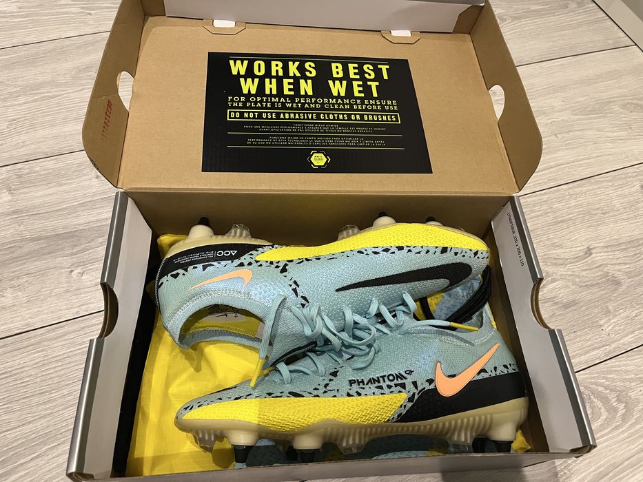 Ghete de fotbal nike phantom