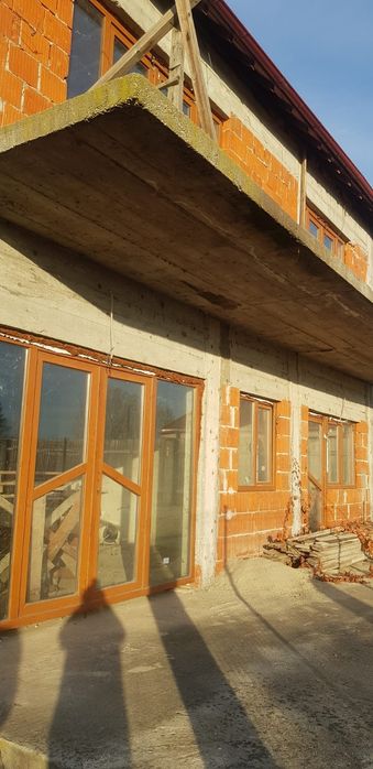 Execut lucrări de finisaje interioare și exterioare