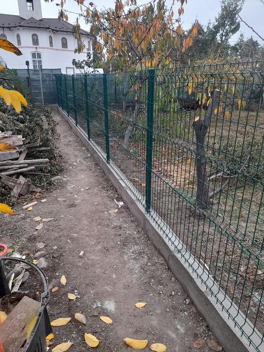 Construim garduri și porți stil jaluzea șipcă metalică tablă cutata