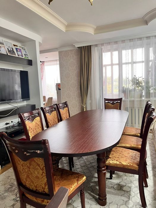 Стол со стульями