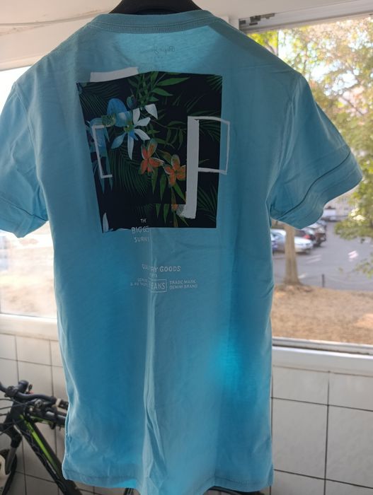 Vând tricou original modern cu imprimeu fata- spate