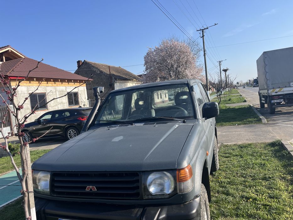 Vand Mitubisi Pajero,motor 2,5 ,stare buna de functionare