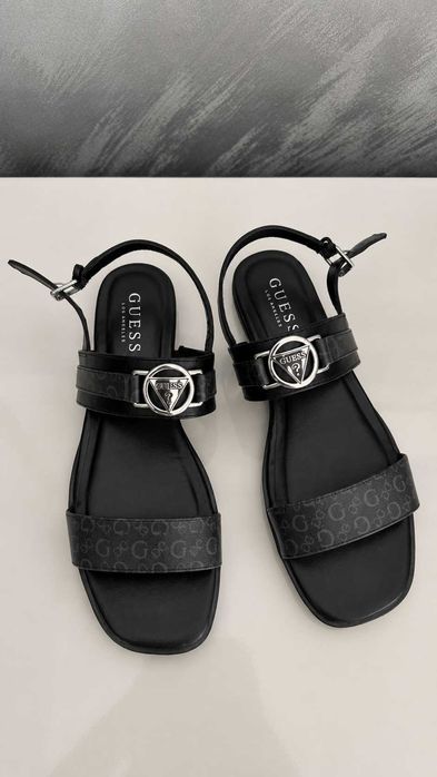 Дамски Сандали Guess - 2 Модела с Лого и Капси