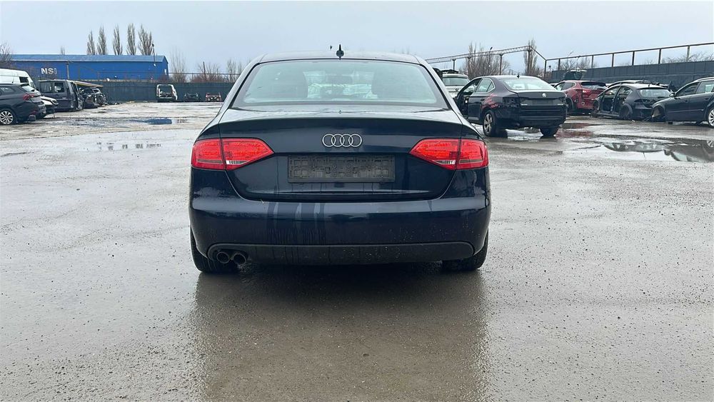 Dezmembram AUDI A4 B8 ,2.0 TDI ,Motor CAGA  , An 2011, Automat ,Sedan