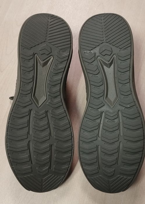 Adidasi sport marime 46 verde militar