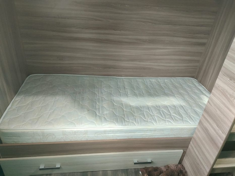 Двухъярусная кровать