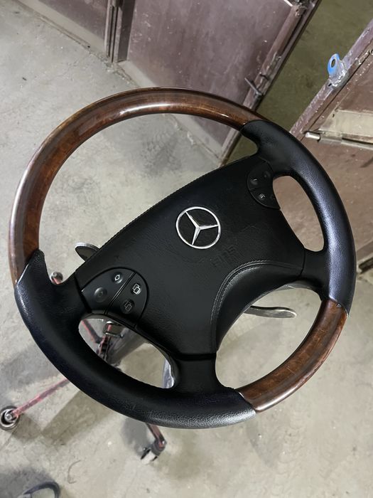 Руль на Мерс снят с Гелена