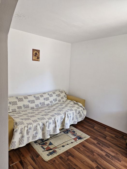 Inchiriez apartament 1300lei