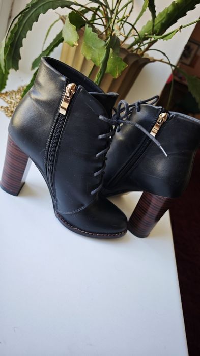 Продам ботильоны.